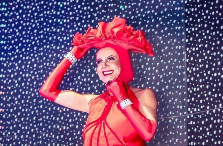 Parada do Orgulho LGBT Blumenau 2025 destaca envelhecimento da população LGBTI+ e homenageia Sheron Prado