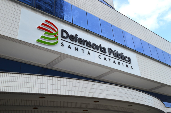 Defensoria Pública processa supermercados de Florianópolis por discriminação contra LGBTI+