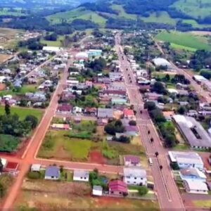 Mulheres que viveram em trisal em cidade de SC por 35 anos vão dividir pensão por morte