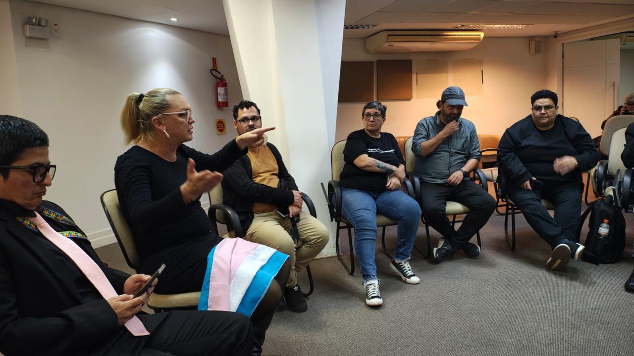 O Conselho LGBTI+ é formado por representantes de 10 entidades do governo e 10 entidades da sociedade civil, com representação titular e suplente