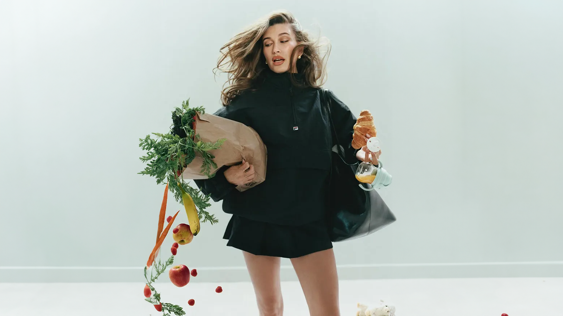 Hailey Bieber entendeu que moda fitness é um dos símbolos do maior artigo de luxo da atualidade