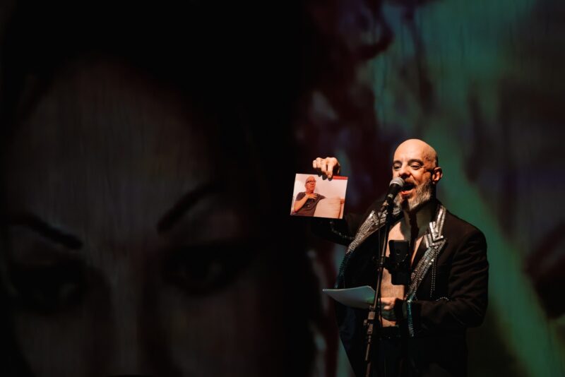 Renato Turnes leva espetáculo Homens Pink para cidades de SC