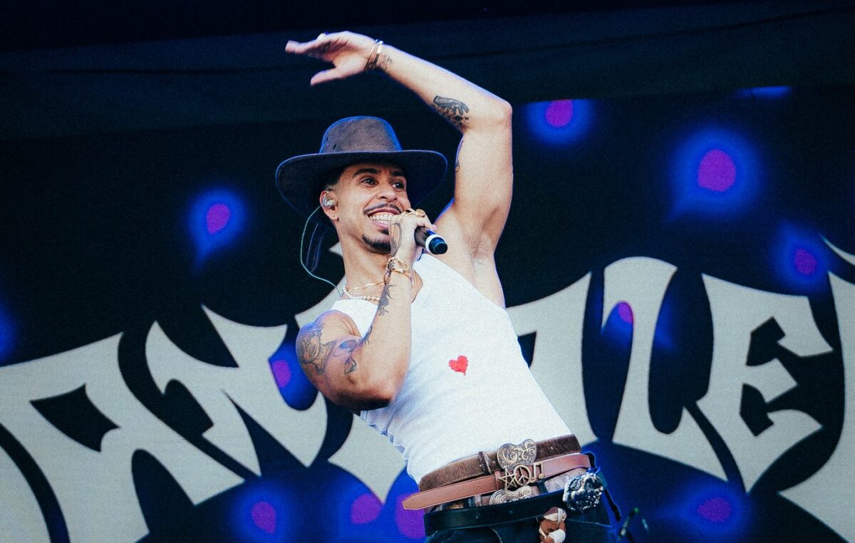 Thiago Pantaleão é atração confirmada para a 18ª Parada LGBTI+ de Floripa Thiago Pantaleão estará na Parada LGBTI+ de Floripa