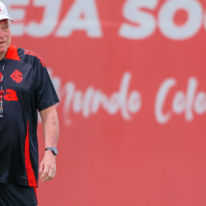 Fala homofóbica de Abel Braga durante entrevista coletiva gerou polêmica