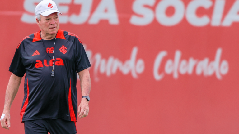 Fala homofóbica de Abel Braga durante entrevista coletiva gerou polêmica