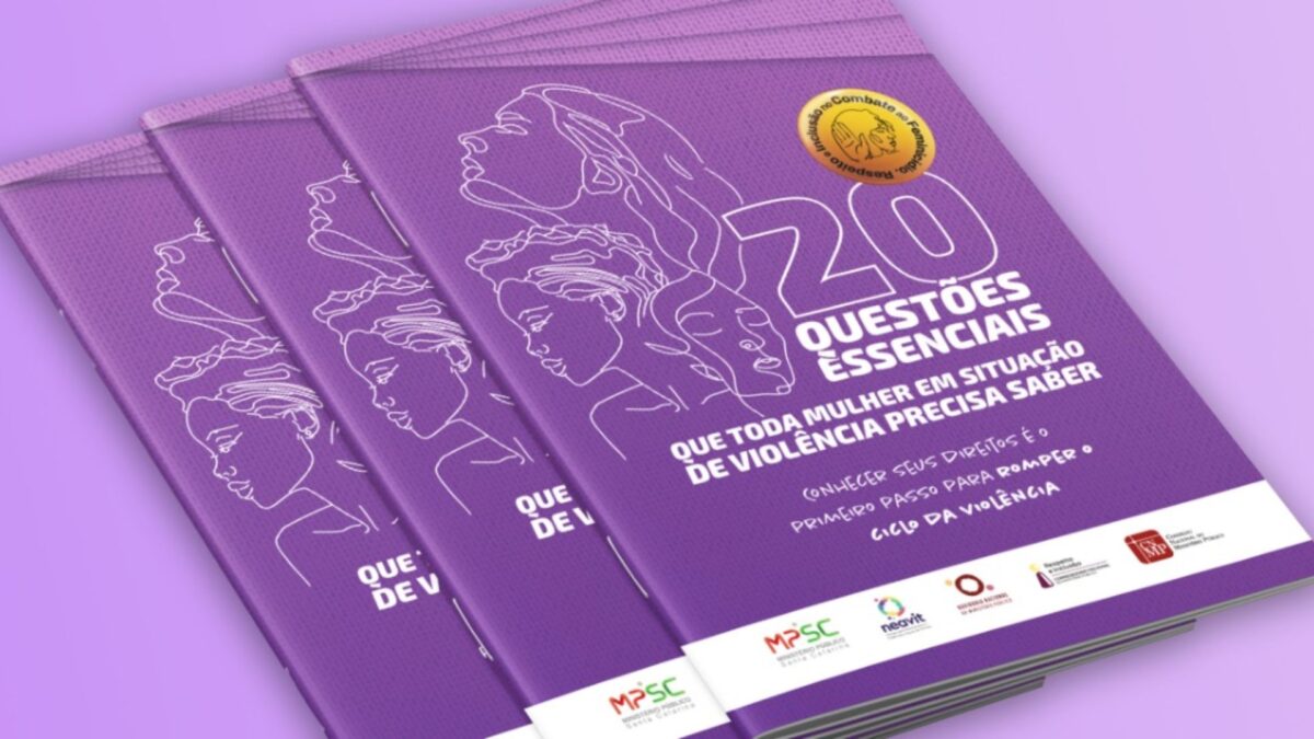 MPSC distribui cartilha sobre direitos de mulheres em situação de violência para três idiomas MPSC distribui cartilha sobre direitos de mulheres em situação de violência para três idiomas